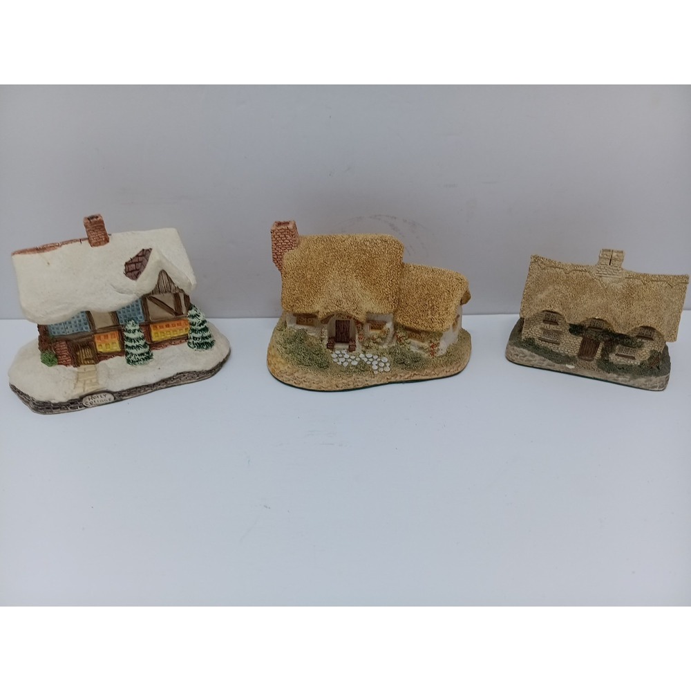 Lot Of 3 Miniture Villiage Dioramas By David Winter & Memory Lane Cottages...